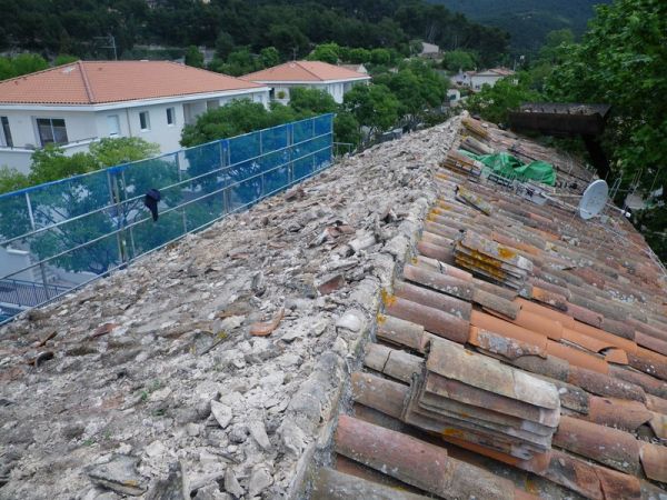 Début de chantier et dépose de toiture à Gémenos